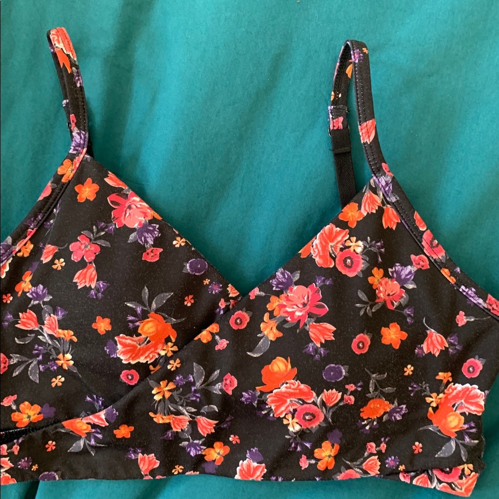 Fabletics floral print sports bra size M